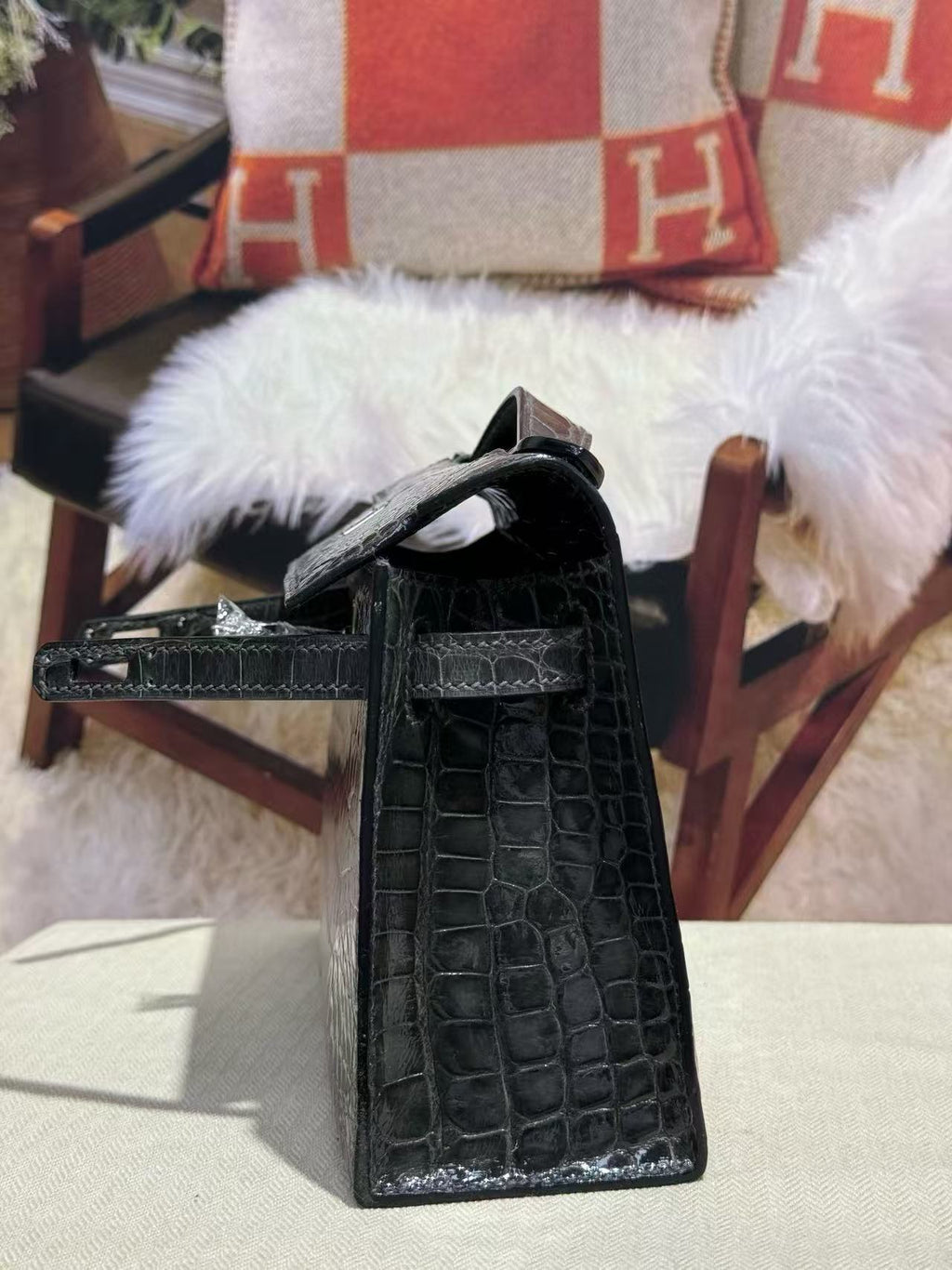 Hermes Kelly Mini 22 in Black American Alligator Silver Buckle Bag